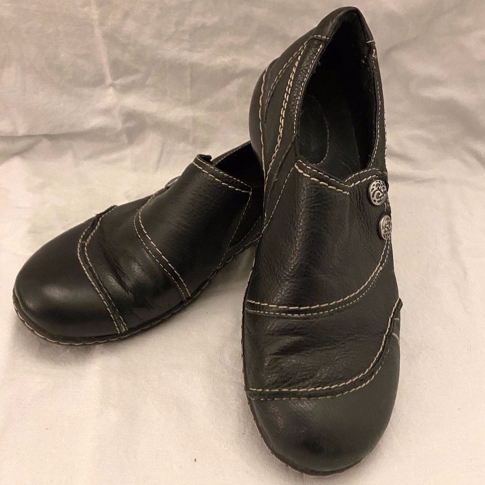Women's Clarks Loafers. Size 9.